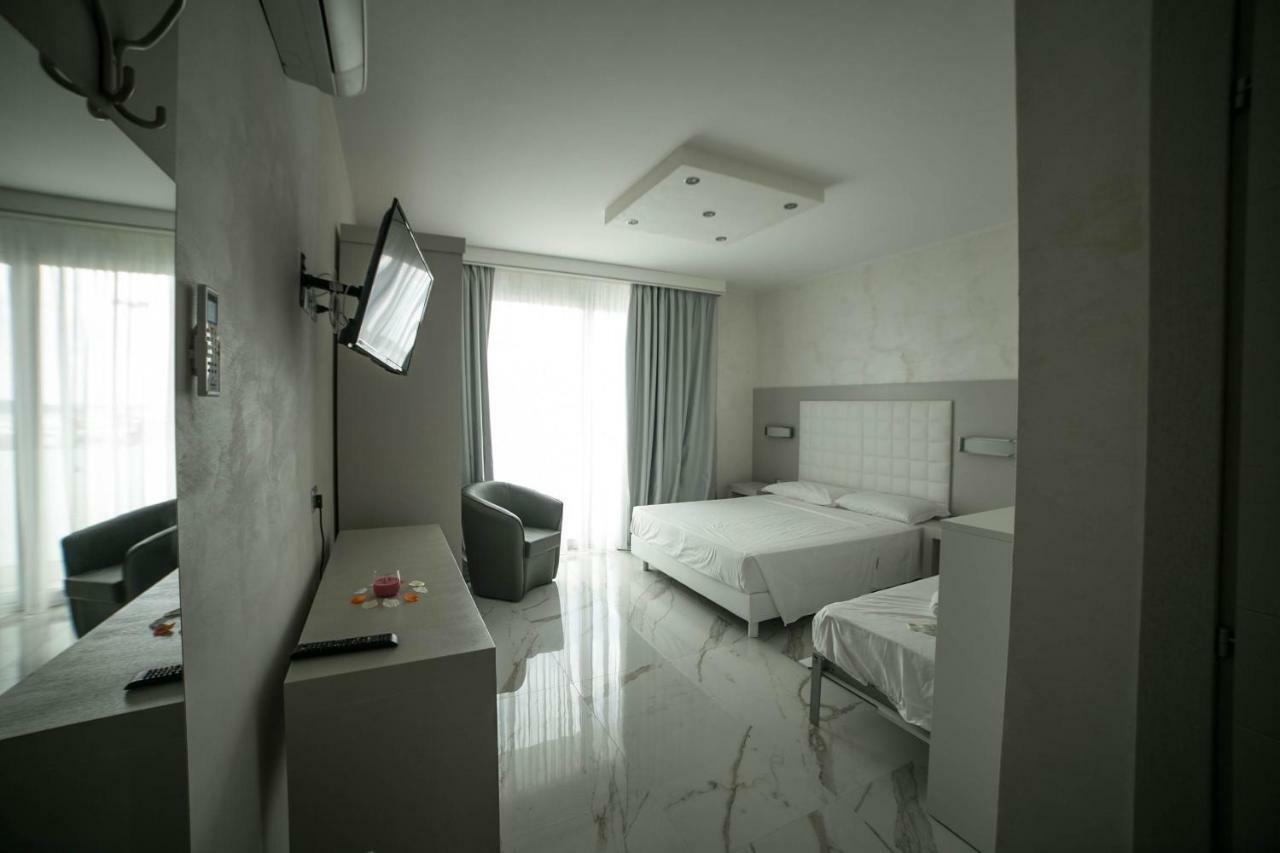 Camera Sul Mare Riviera ปอร์โตเชซาเรโอ ภายนอก รูปภาพ