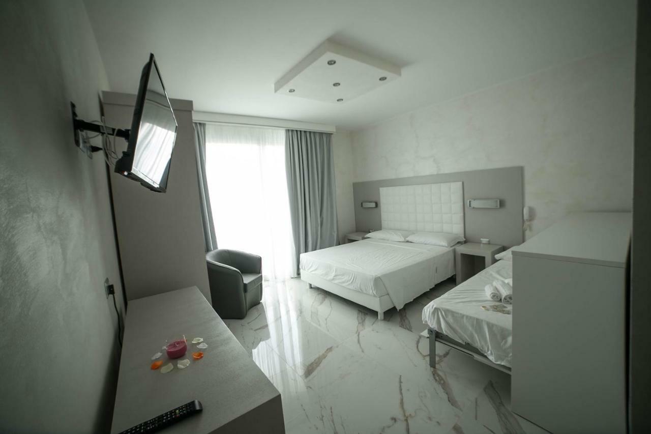 Camera Sul Mare Riviera ปอร์โตเชซาเรโอ ภายนอก รูปภาพ