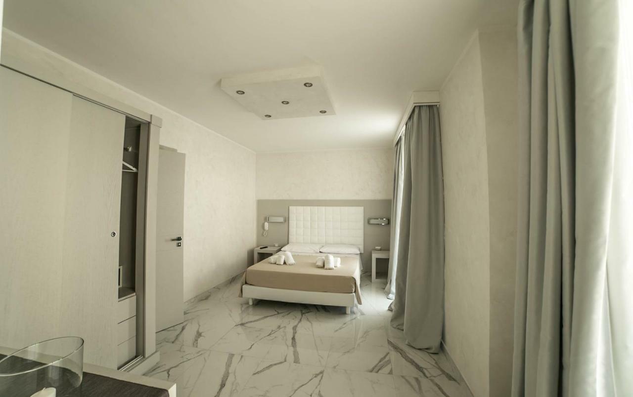 Camera Sul Mare Riviera ปอร์โตเชซาเรโอ ภายนอก รูปภาพ